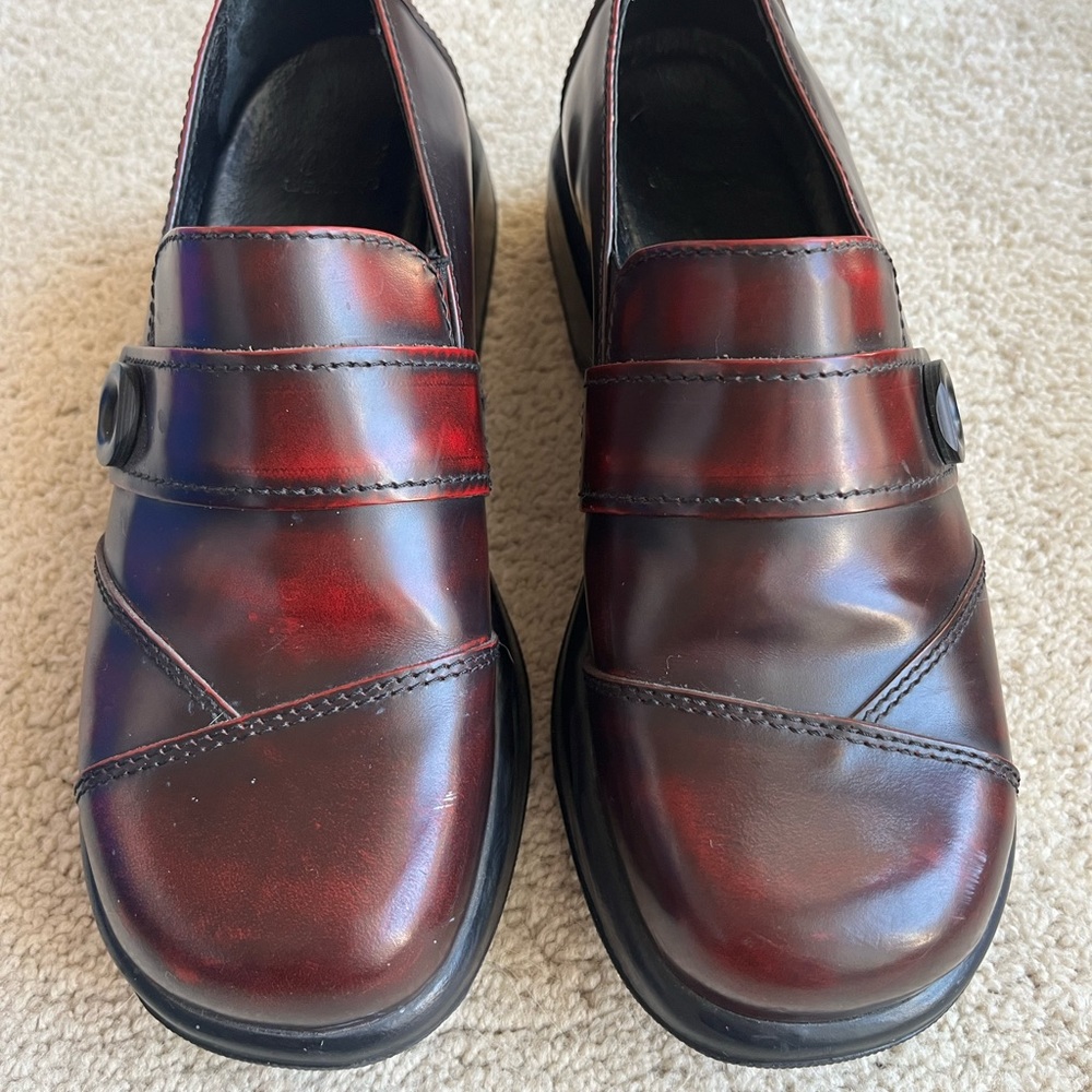 Dansko Red Marble Clog Button Mule EU38 US8